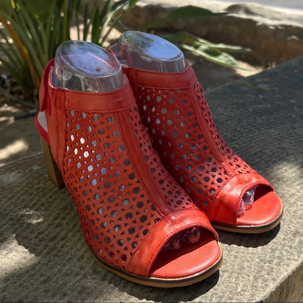 Size 39 (8.5 US) | CG Sport by Cayetano Giménez Coral Peep-Toe Sandals - Picture 8 of 10